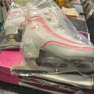 NIB, Girl’s Figure Skates